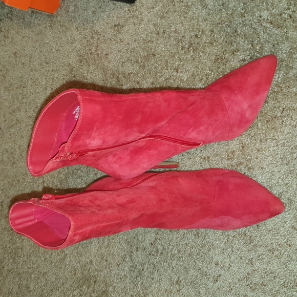 Steve Madden Wagner Lipstick Red Suede  Booties. Sz 8.5 - Picture 3 of 7